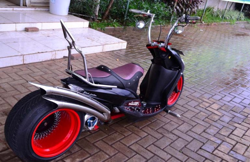 http://1.bp.blogspot.com/-WaeLv0hR3vI/UTW5LOV4elI/AAAAAAAAASU/LcSvGSFHU4U/s1600/Kumpulan+Gambar+Foto+Modifikasi+Motor+Yamaha+Mio+LowRider+ban+Besar.jpg