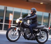 Motor Tampang Klasik Yamaha SR400 Dengan Usia Muda