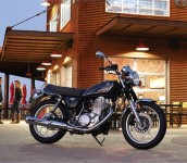 Motor Tampang Klasik Yamaha SR400 Dengan Usia Muda