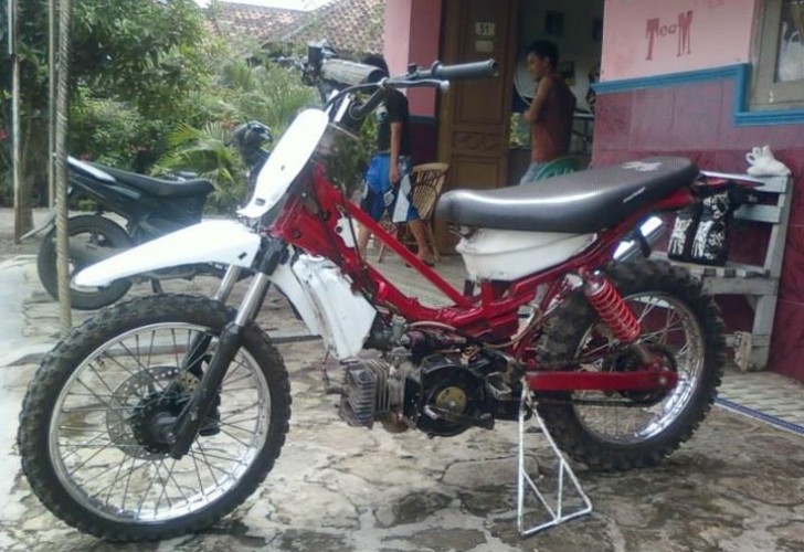 Modifikasi motor FIZ-R menjadi Motorcross jenis Trail dengan kekuatan maksimal