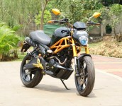 Modifikasi Byson Gaya Ducati Monster