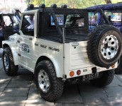 Gambar modifikasi mobil jeep jimny jangkrik