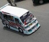 Modifikasi Mobil Angkot Padang