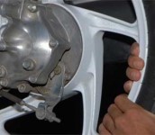 Inilah Penyebab Sepeda Motor Terasa Oleng