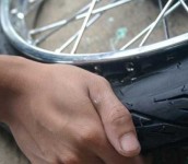 Inilah Penyebab Sepeda Motor Terasa Oleng