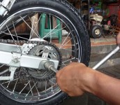Trik Merawat Rantai Sepeda Motor
