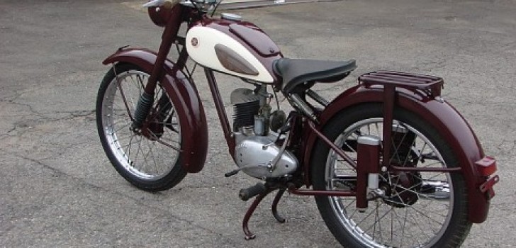 Koleksi Motor Antik Klasik