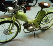 Koleksi Motor Antik Klasik