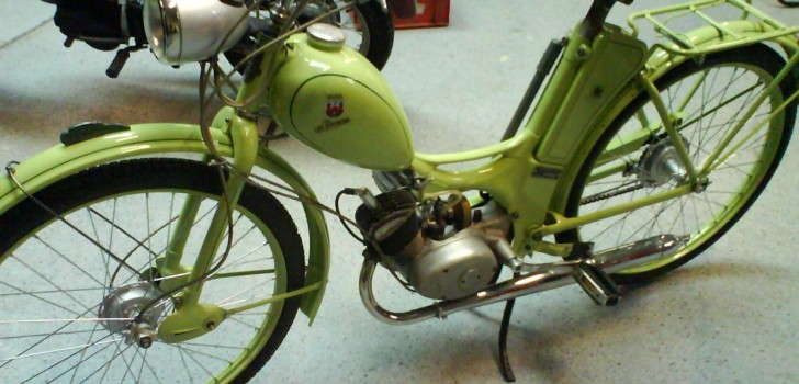 Koleksi Motor Antik Klasik