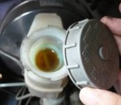Memeriksa Kondisi Rem Mobil