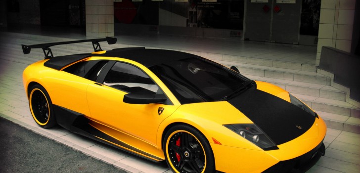 Gambar Mobil Lamborghini Warna Kuning Hitam