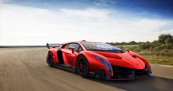 Gambar Mobil Lamborghini Warna Merah Dijalan