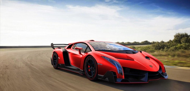 Gambar Mobil Lamborghini Warna Merah Dijalan