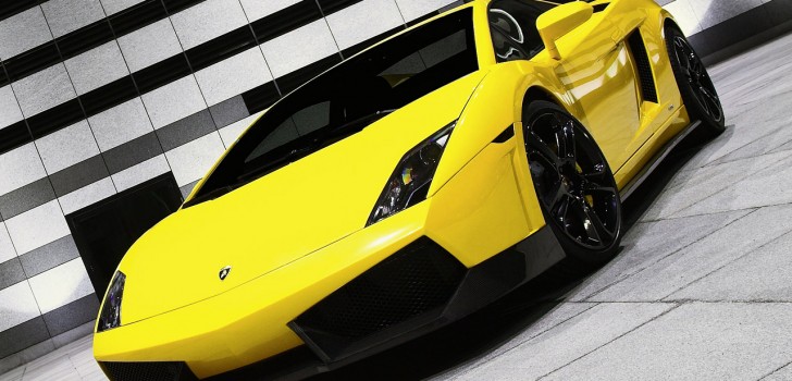 Gambar Wallpaper Mobil Sport Lamborghini kuning mempesona