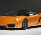 Wallpaper Mobil Sport Lamborghini Dengan Velg Besar