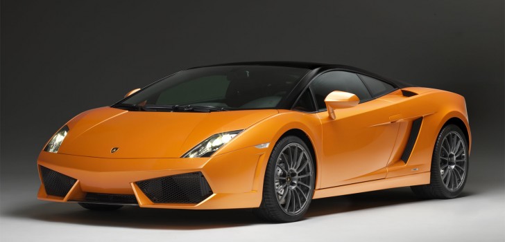 Wallpaper Mobil Sport Lamborghini Dengan Velg Besar