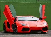 Wallpaper Mobil Sport Lamborghini Merah Pintu Terbuka