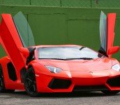 Wallpaper Mobil Sport Lamborghini Merah Pintu Terbuka