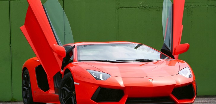 Wallpaper Mobil Sport Lamborghini Merah Pintu Terbuka