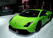 Wallpaper Mobil Sport Lamborghini Warna Hijau