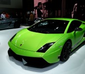 Wallpaper Mobil Sport Lamborghini Warna Hijau