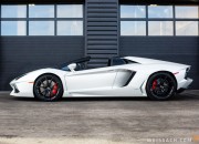 2016 Warna Putih  Lamborghini Aventador