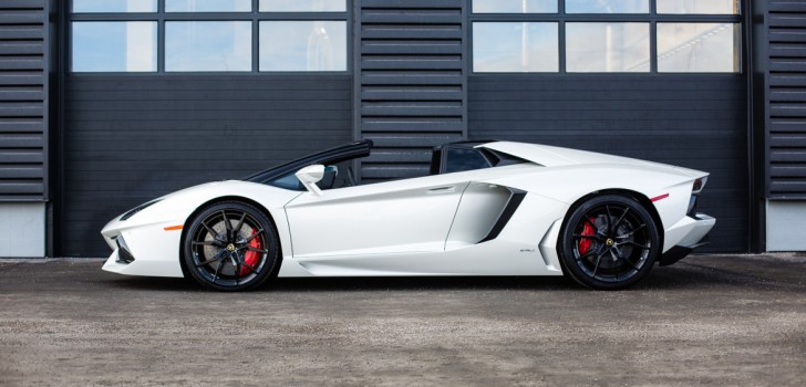2016 Warna Putih  Lamborghini Aventador