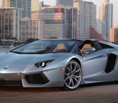 Abu-abu Lamborghini 2016 Aventador