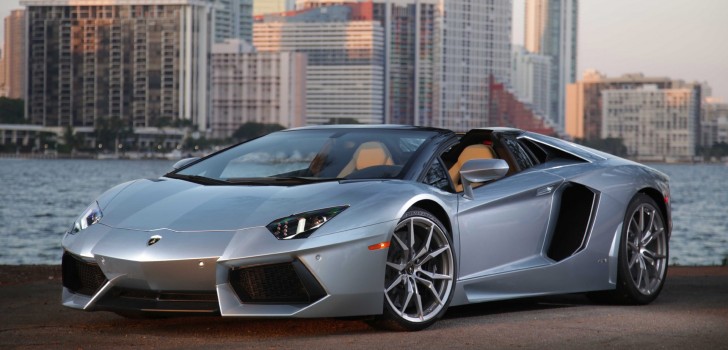 Abu-abu Lamborghini 2016 Aventador