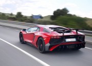 Lamborghini Aventador Warna Merah 2016 Di Jalan Raya