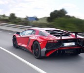 Lamborghini Aventador Warna Merah 2016 Di Jalan Raya