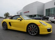 Mobil Porsche Boxster Kuning