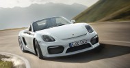Mobil Porsche Boxster Melaju di Jalan