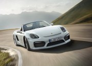 Mobil Porsche Boxster Melaju di Jalan