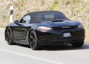 Mobil Porsche Boxster Tampak Belakang