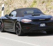 Mobil Porsche Boxster Tampak Belakang