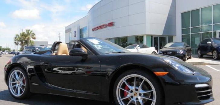 Mobil Porsche Boxster Tampak Samping