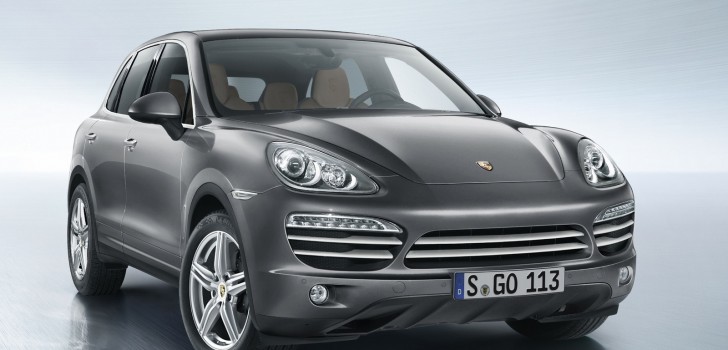 Mobil Porsche New Cayenne Hitam Tampak Depan