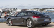 Porsche Cayman Gray di Pinggir Pantai