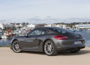 Porsche Cayman Gray di Pinggir Pantai