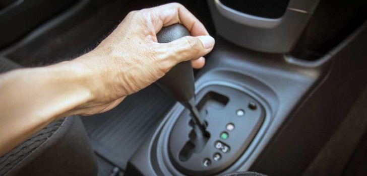 Kenali 8 Tanda Transmisi Mobil Bermasalah yang Perlu Diketahui