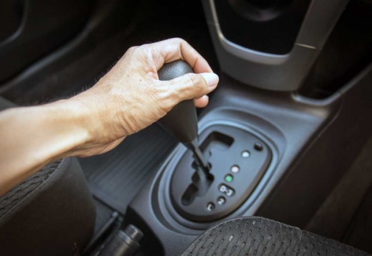 Kenali 8 Tanda Transmisi Mobil Bermasalah yang Perlu Diketahui