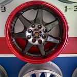 Modifikasi Velg Mobil warna merah